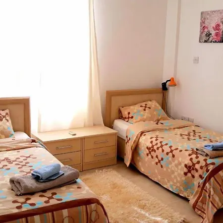 Turtle Bay Apartment *