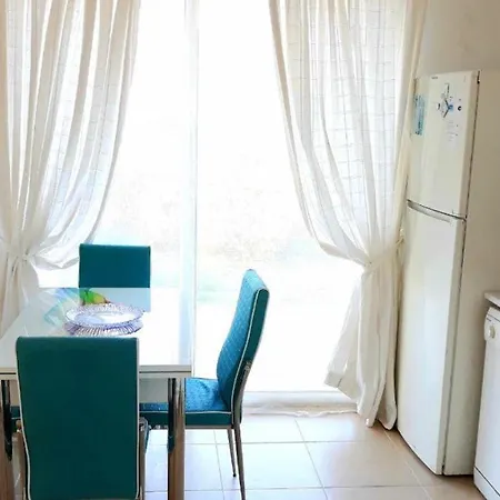 Turtle Bay Apartment *